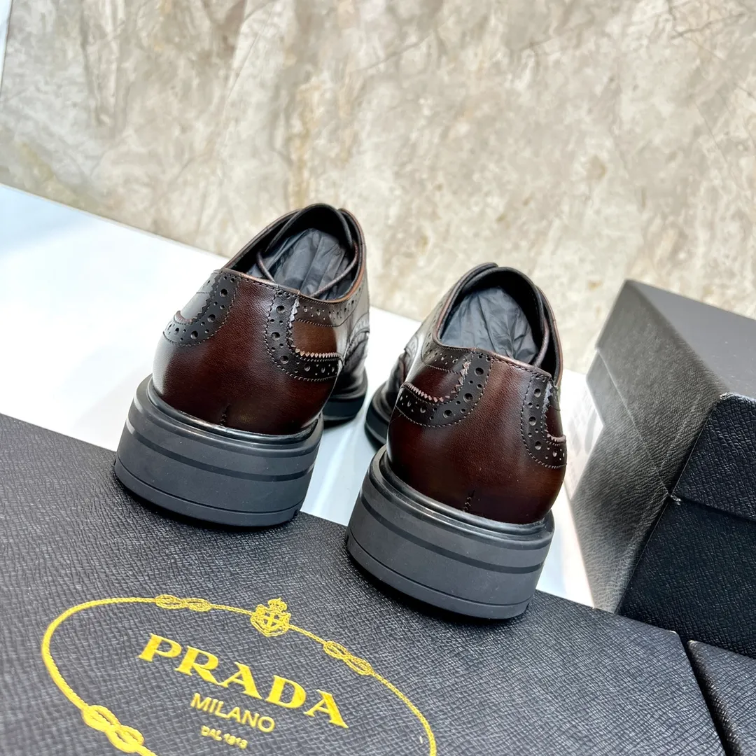 Original order quality: P580 Brand: PRADA (Prada) Standard code: Men's size 38/44 (45 can be customized) Grade: Same style as the official website High-quality men's shoes Material: Original cowhide Water-dyed cowhide lining Rubber outsole Style categories: Men's fashionable formal leather shoes Slip-on men's shoes series Young fashion European and American trends British style Top luxury Color: Actual picture